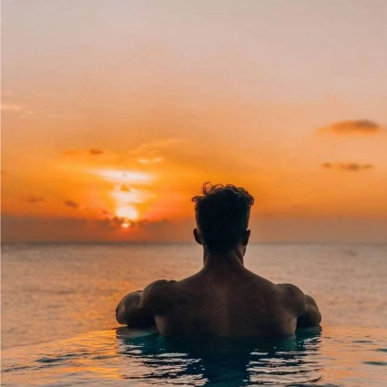 何泉